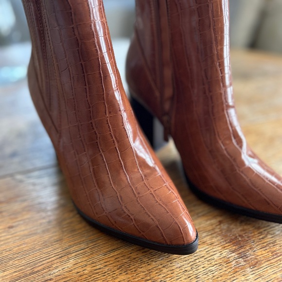 NWOT Faux Leather Pointed Bootie - 8 - Picture 2 of 4